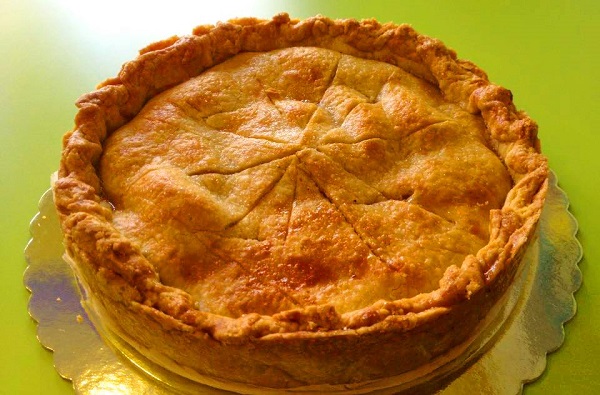 Apple-pie-with-walnuts-and-cinnamon.jpg